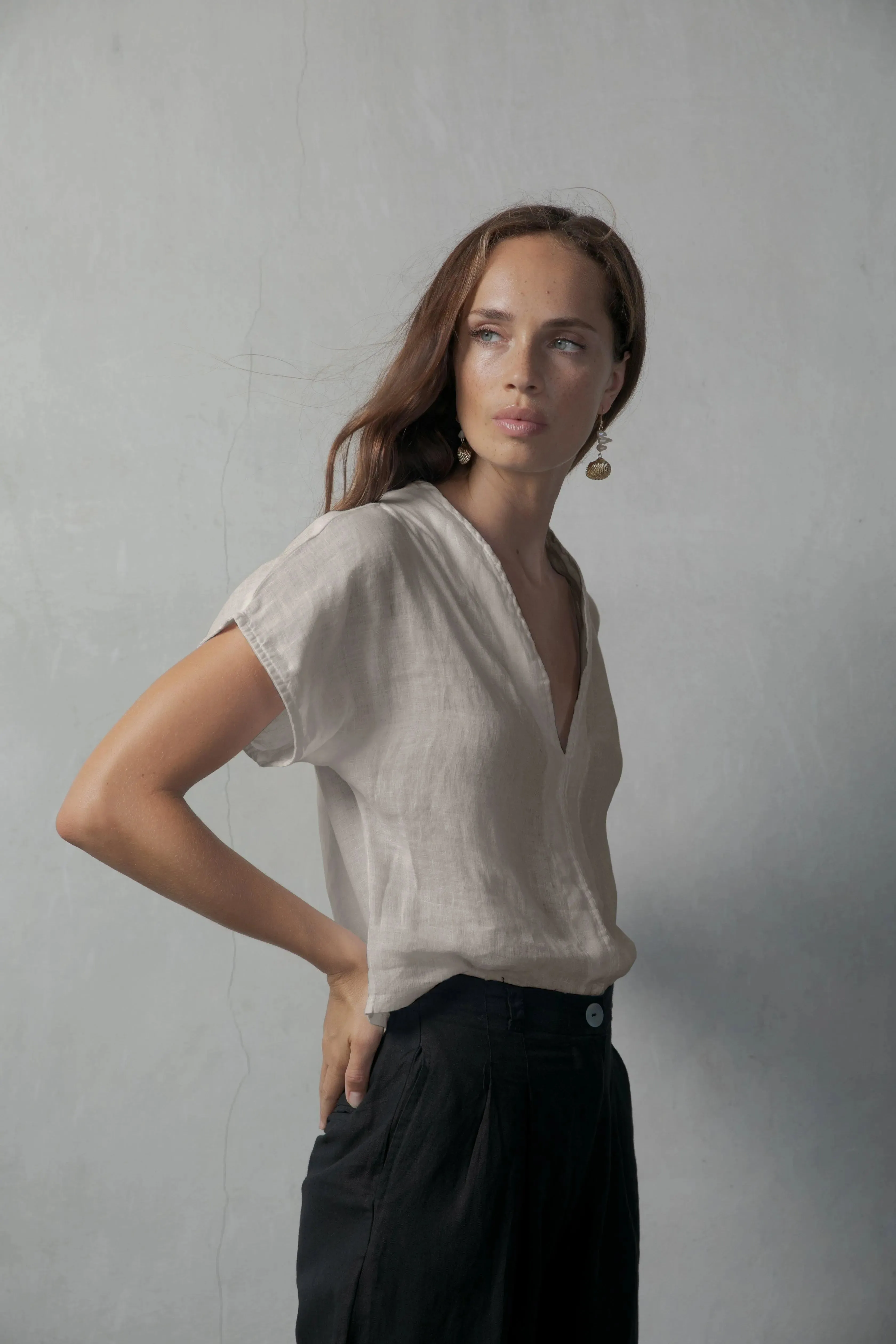 Collo Alto Linen Top Oatmeal