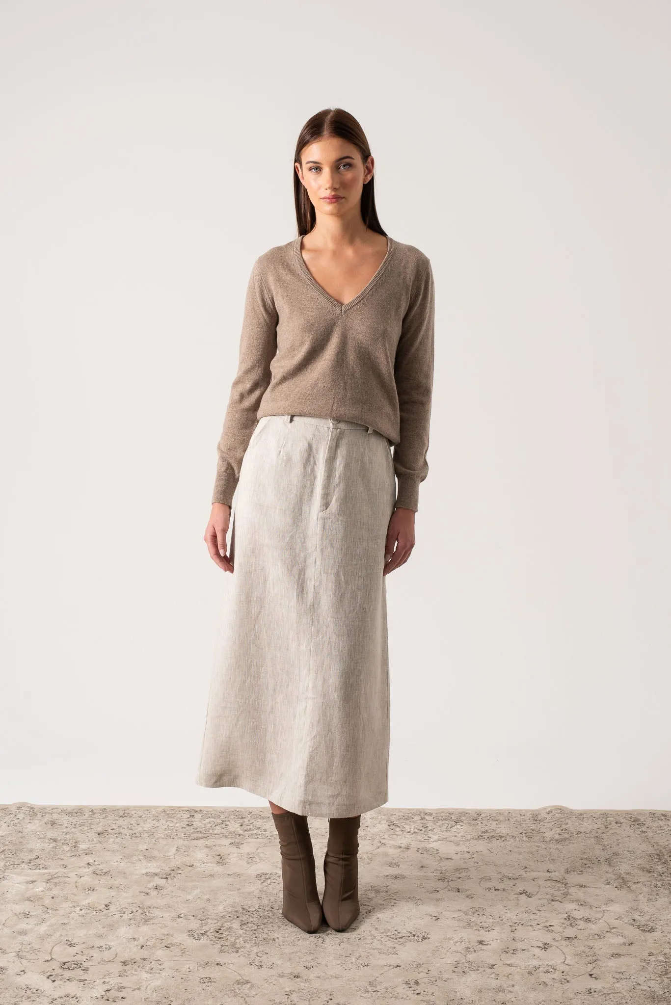 Essenza V-Neck 100% Cashmere Sweater Taupe