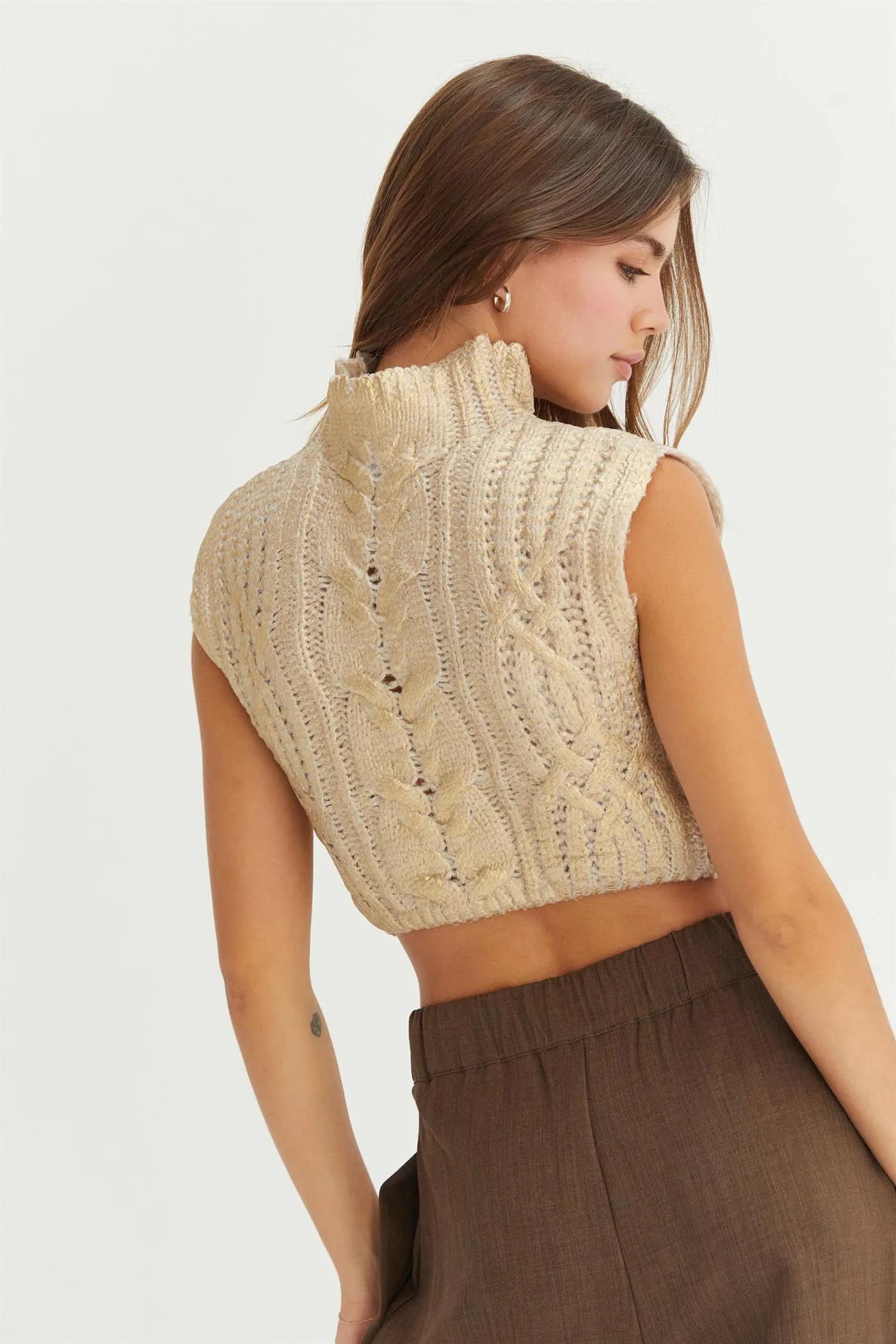 HF24F196-CABLE SWEATER KNIT SLEEVELESS CROP TOP