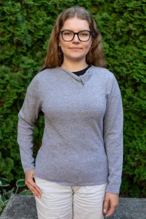 Ladies Cashmere Sweater: Twisted Neckline Silver