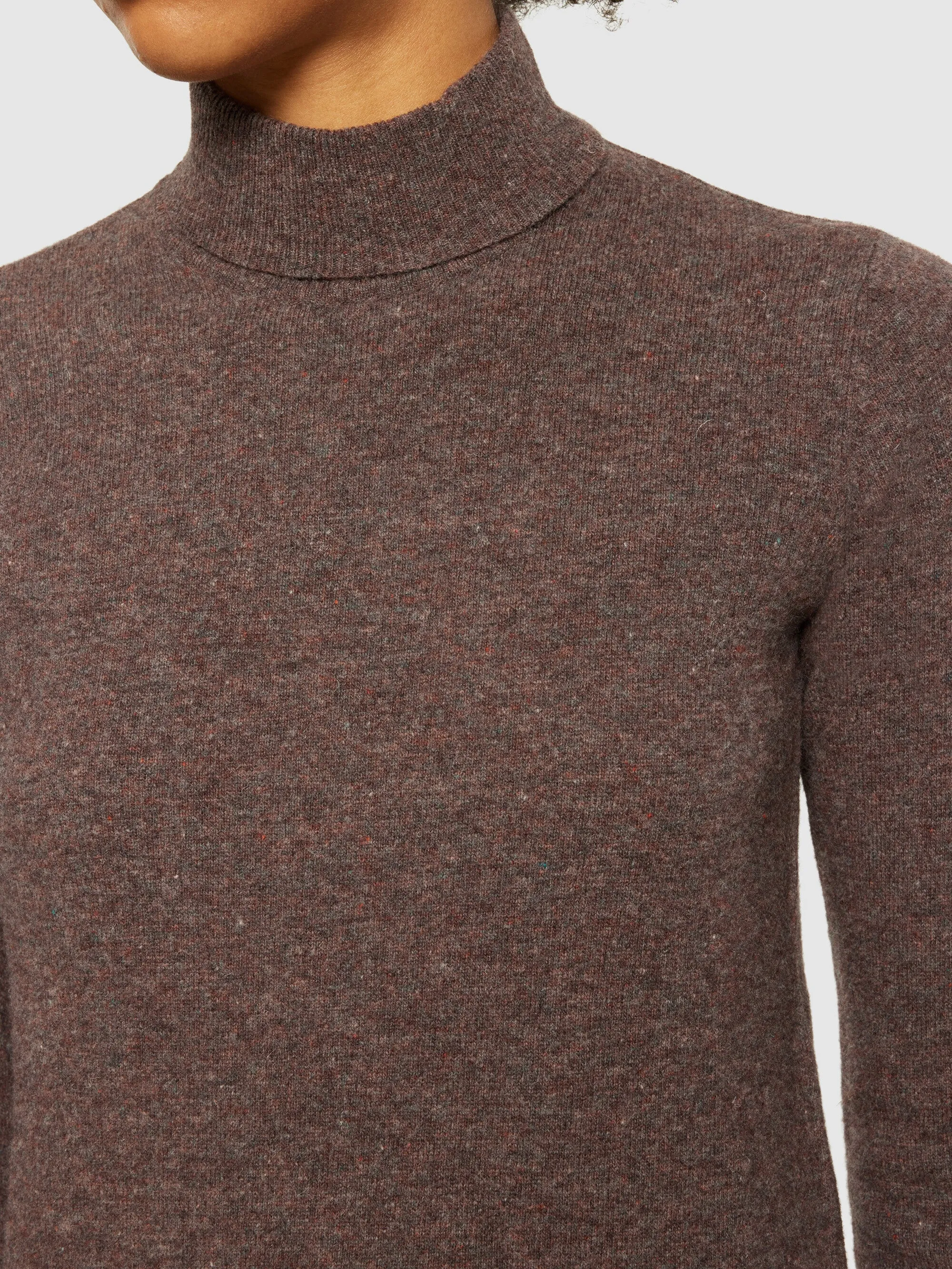 Lambswool roll neck - Demitasse (brown)