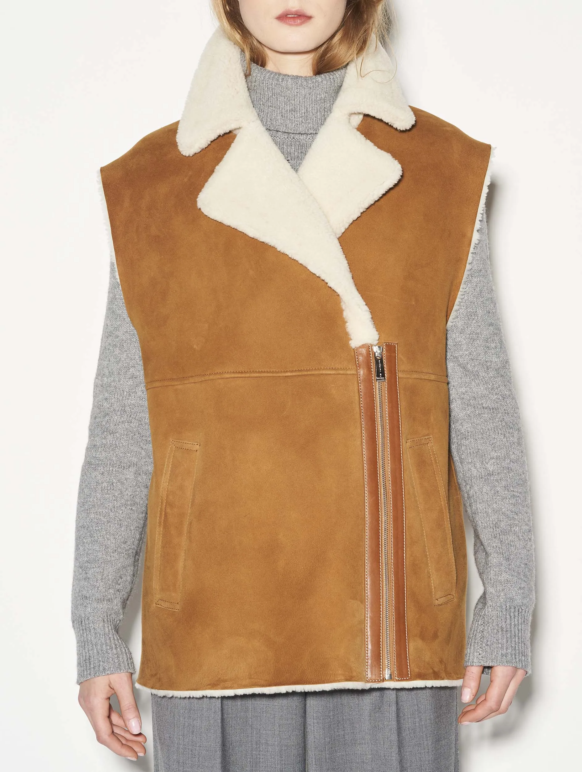 Sleeveless camel shearling jacket