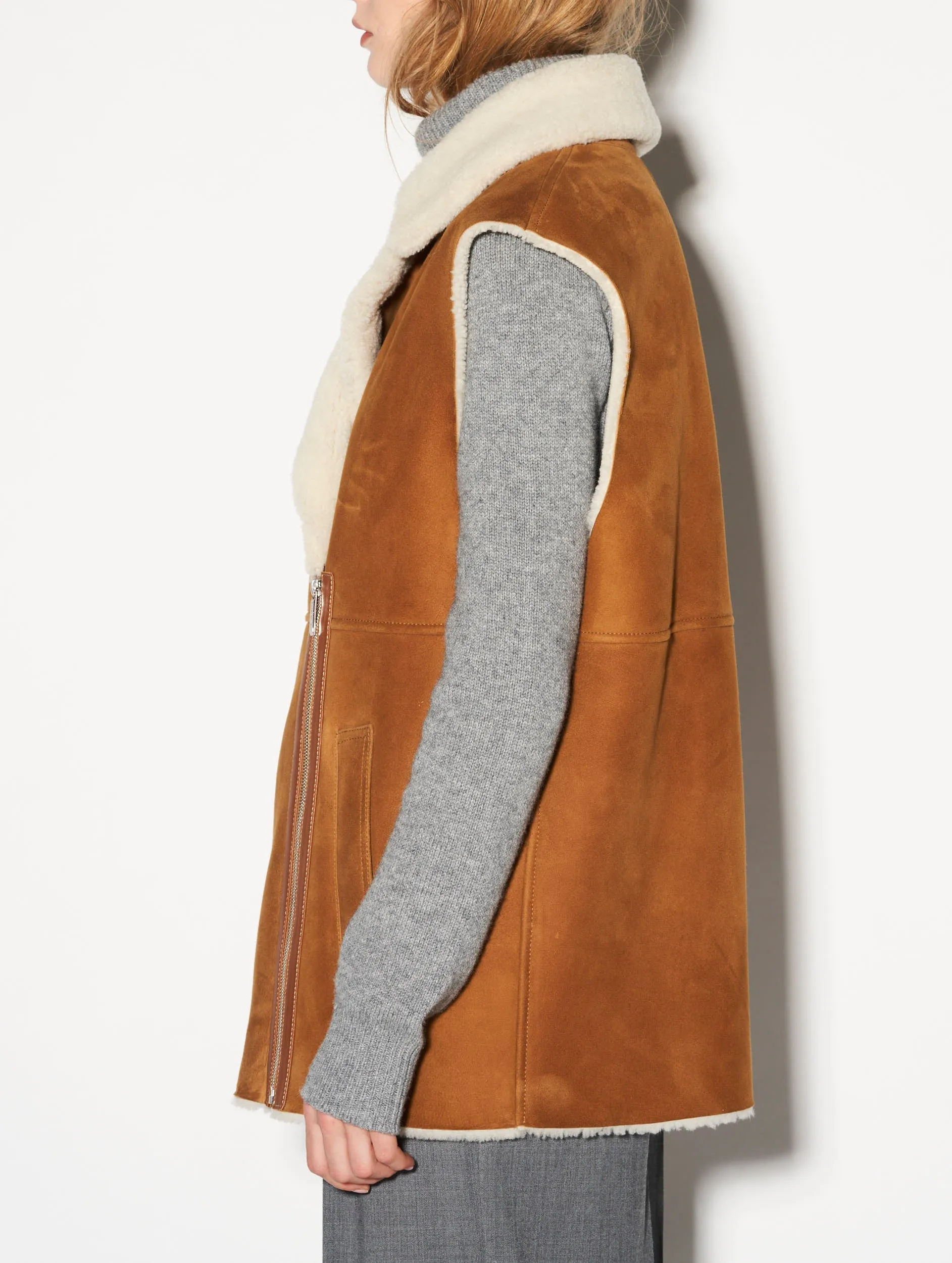 Sleeveless camel shearling jacket