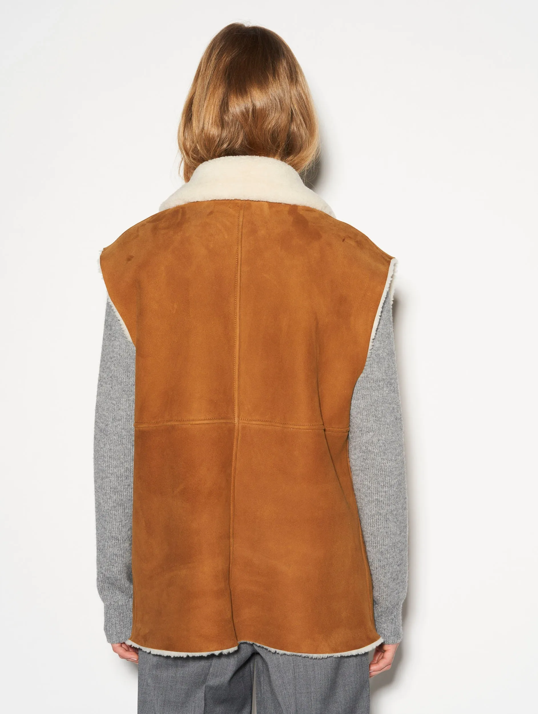 Sleeveless camel shearling jacket