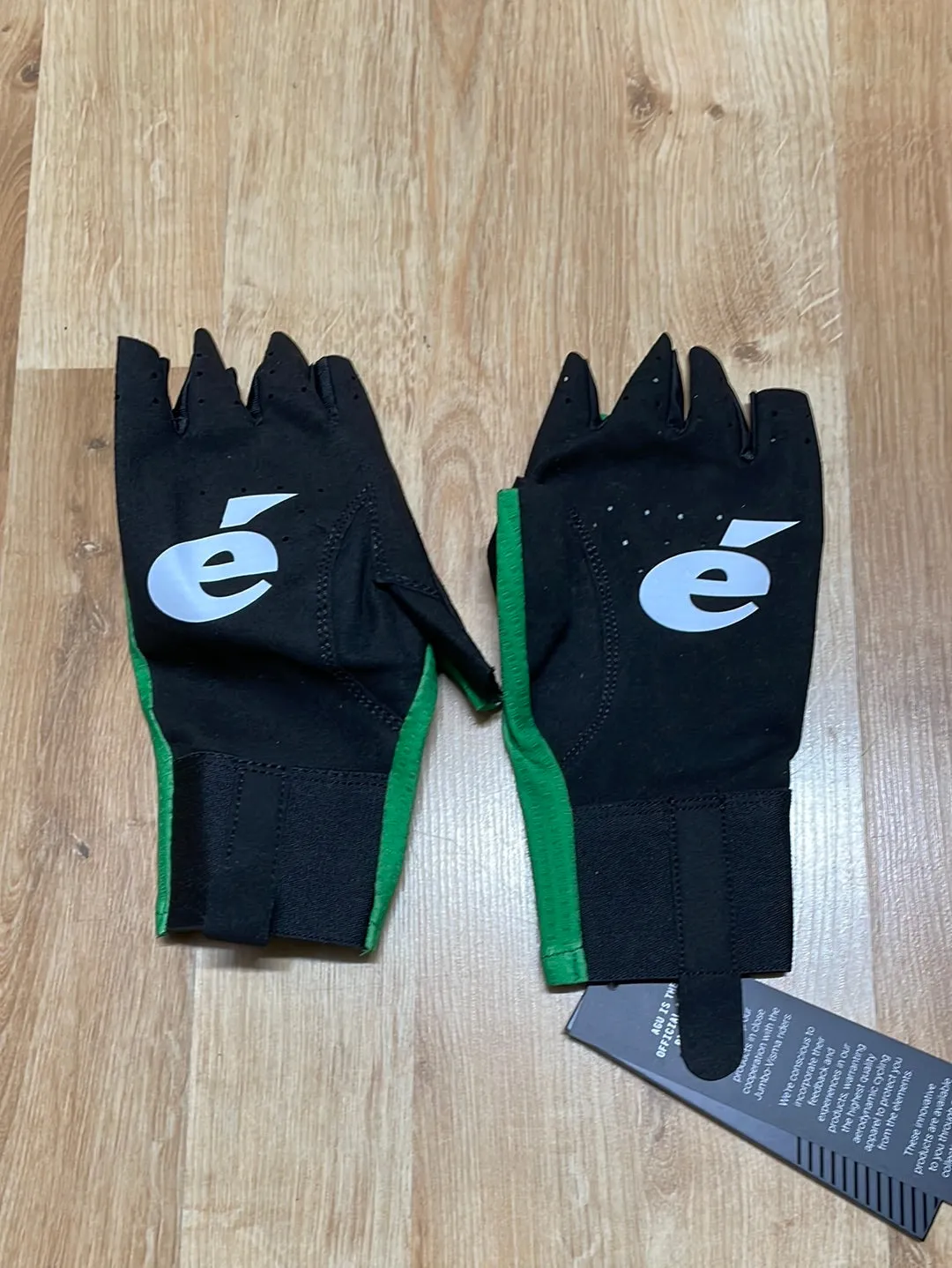 Team Jumbo Visma AGU Premium Aero TT Gloves Green TDF